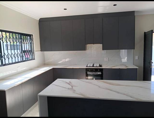 3 BEDROOM PROPERTY TO RENT IN PAROW NORTH